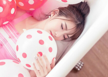 伤感爱情说说大全：他只字未提我爱你，你却句句都是我愿意