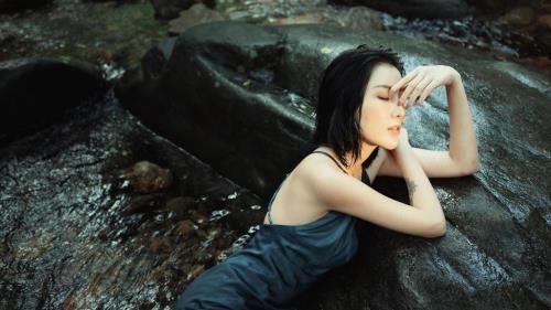 qq个性签名90后女生拽