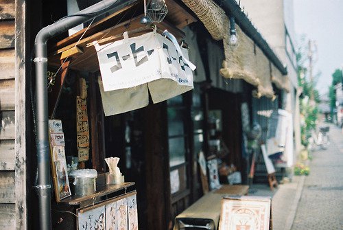 女人抽烟喝酒伤感的说说 女人如酒(50句)